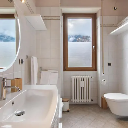 Como Lake Home * Colico